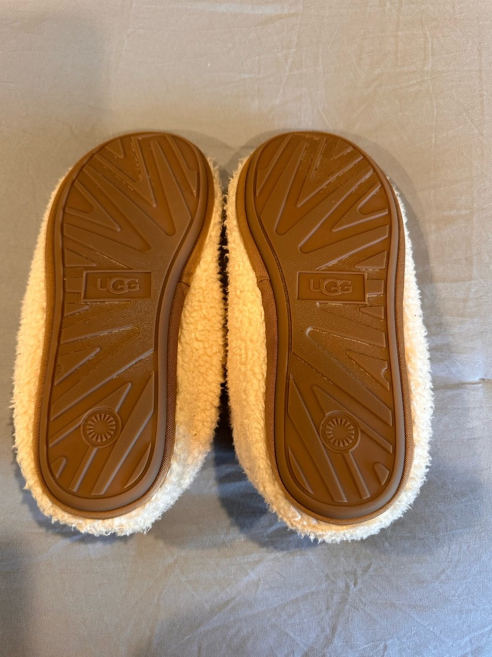 UGG Womens Plushy Slipper Natural/Chestnut Adjustable Cord Logo Womens Size 7 - Picture 9 of 11